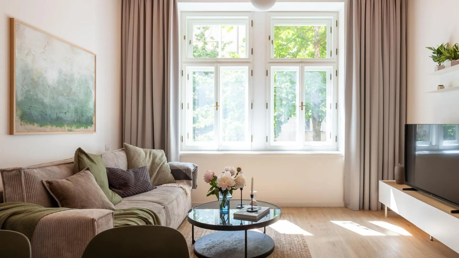 3Bdr Apt With Terrace And Electric Grill In Vinohrady By Prague Days