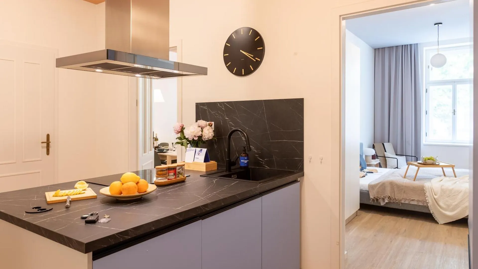3Bdr Apt With Terrace And Electric Grill In Vinohrady By Prague Days